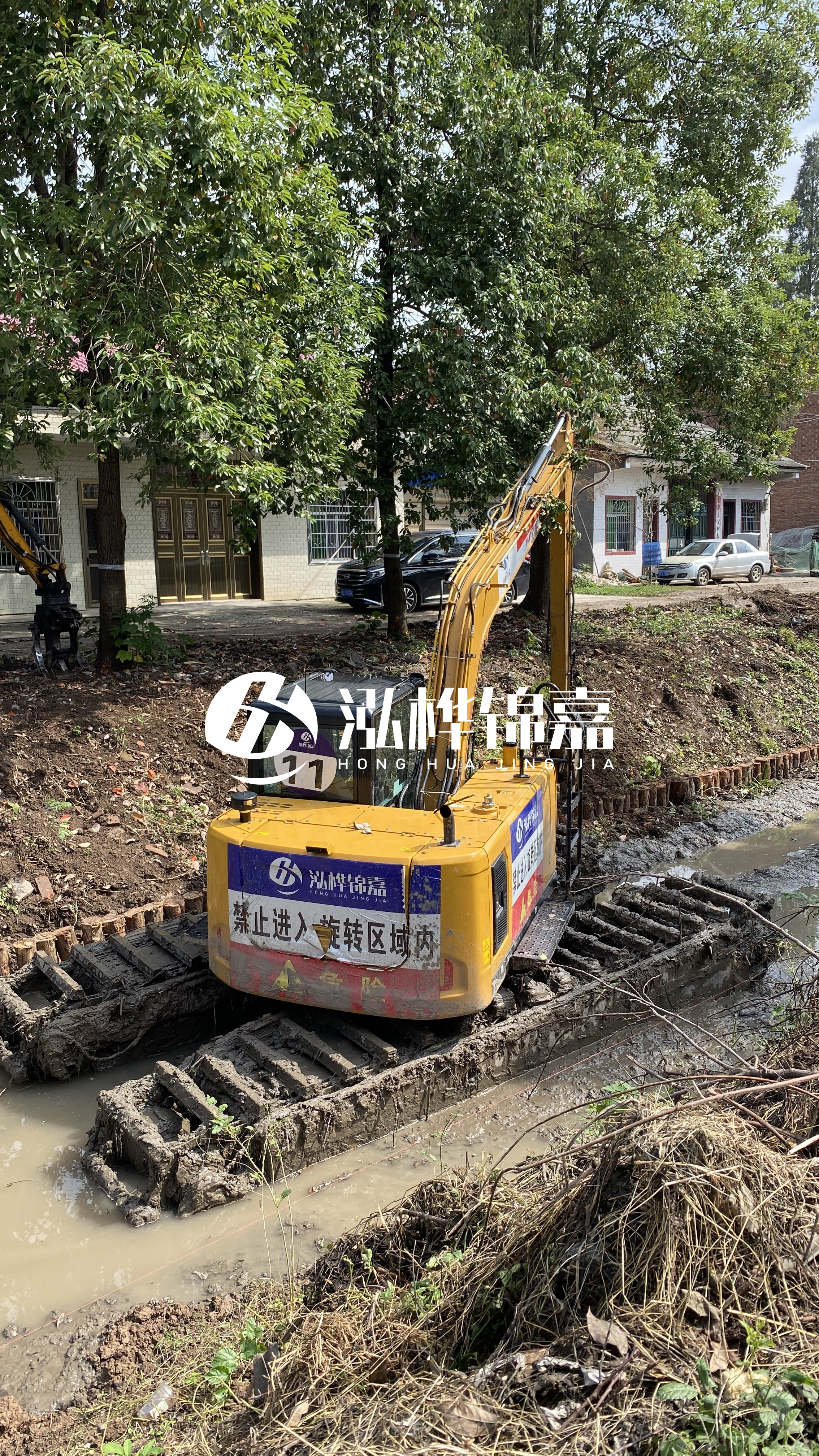 秦皇島挖機(jī)打木樁專業(yè)施工-工地上河堤基礎(chǔ)怎么打木樁？