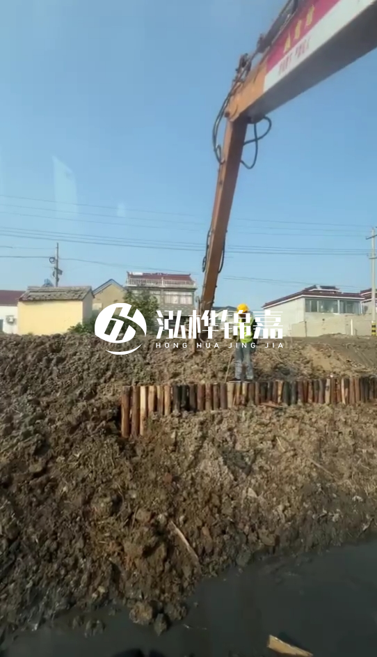 南陽挖機打木樁專業(yè)施工-打防汛木樁時選用多粗的木樁為宜？
